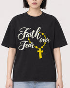 Mockup Boxy Heavyweight Tee Black female close-up 11
