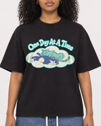 Mockup Boxy Heavyweight Tee Black female close-up 05