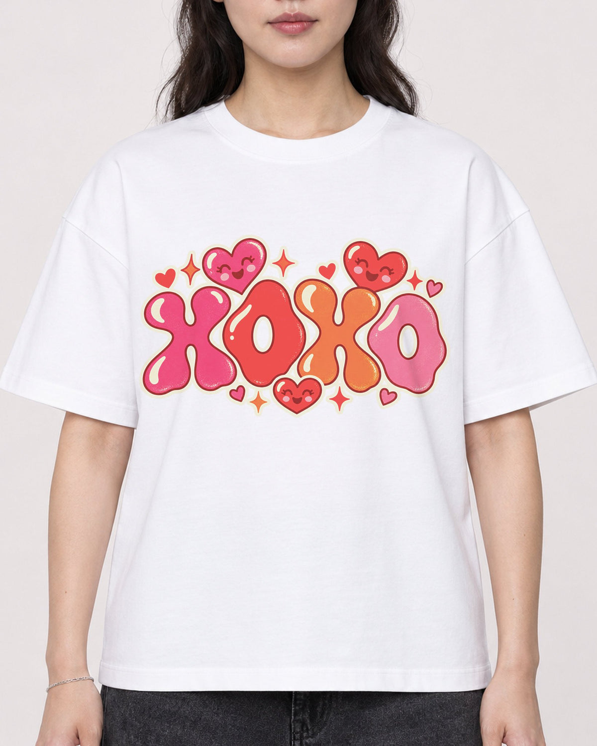 Mockup Boxy Heavyweight Tee White female close-up 03