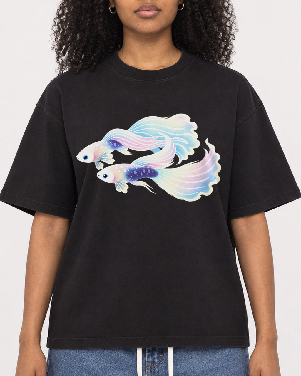 Mockup Boxy Heavyweight Tee Black female close-up 05
