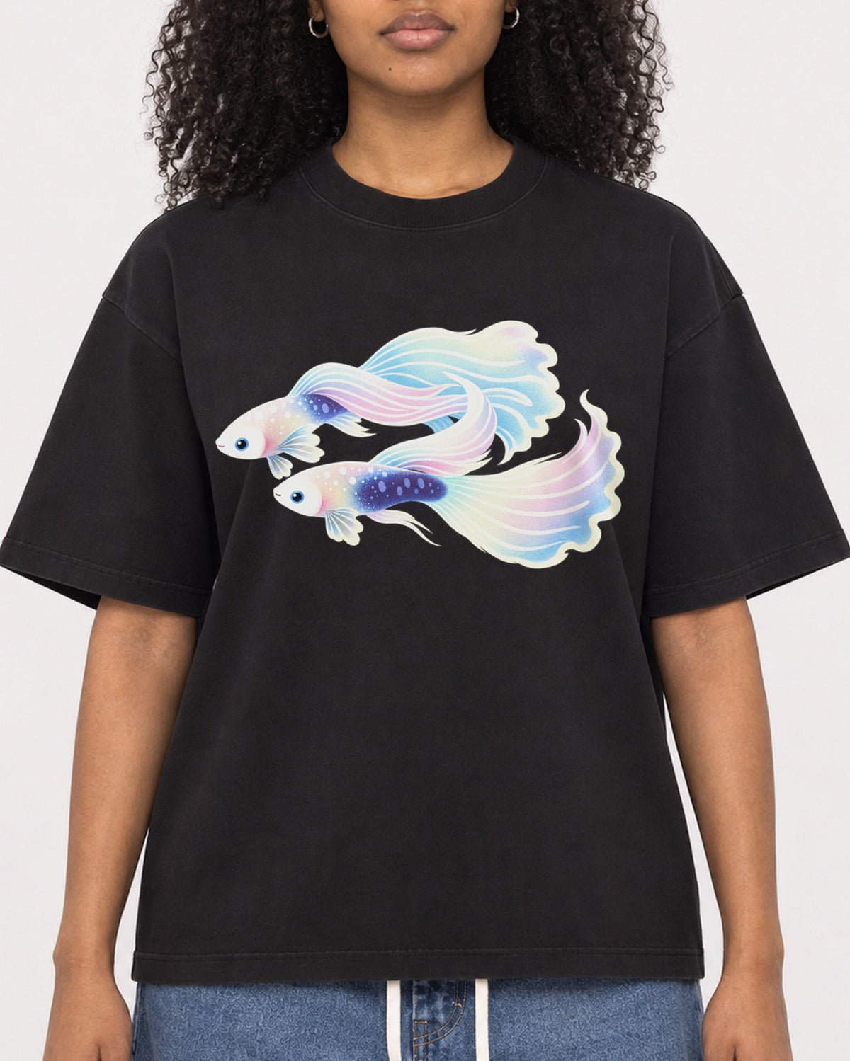 Mockup Boxy Heavyweight Tee Black female close-up 05