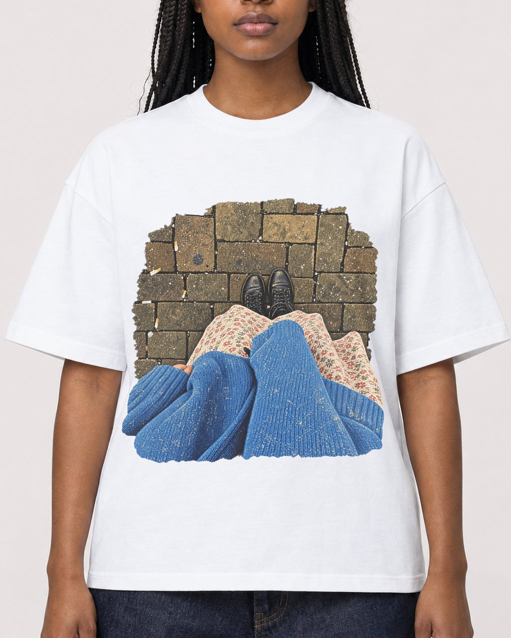Mockup Boxy Heavyweight Tee White female close-up 04