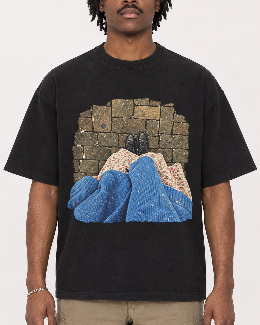 Mockup Boxy Heavyweight Tee Black male close-up 04