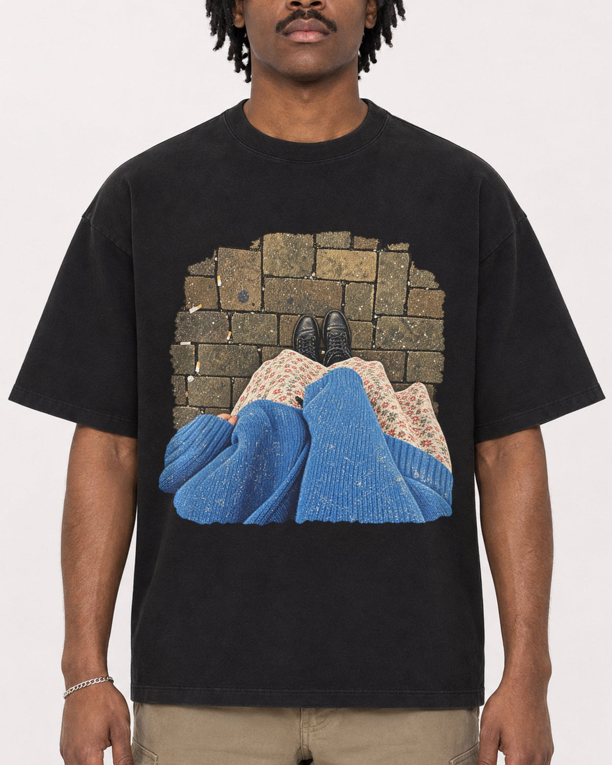 Mockup Boxy Heavyweight Tee Black male close-up 04