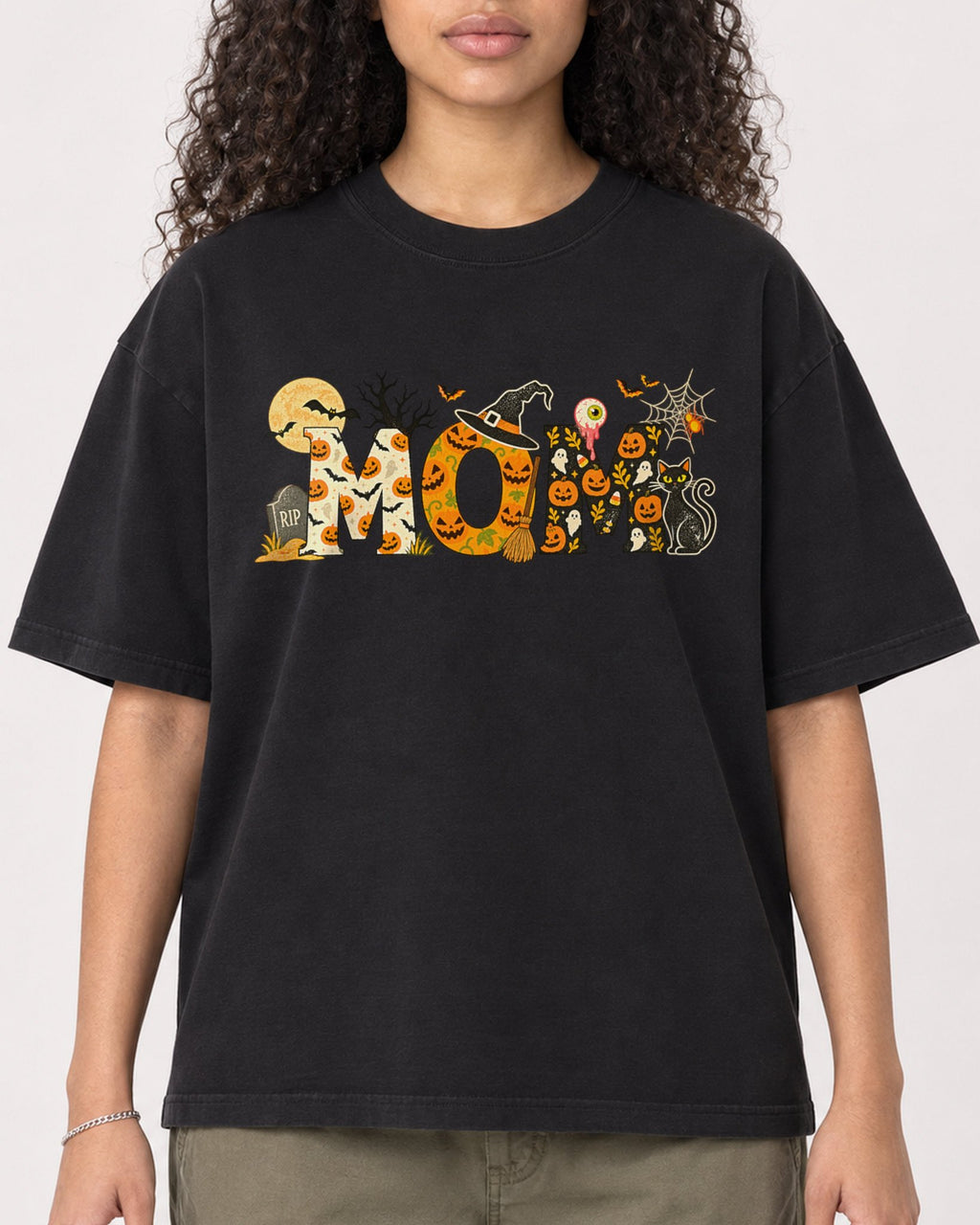 Mockup Boxy Heavyweight Tee Black female close-up 10