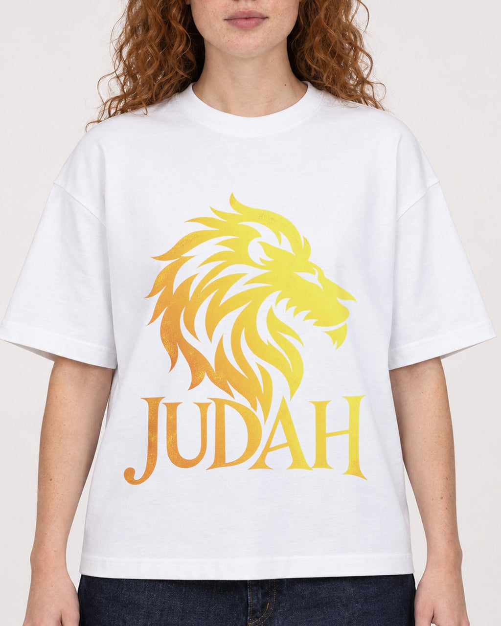 Mockup Boxy Heavyweight Tee White female close-up 09