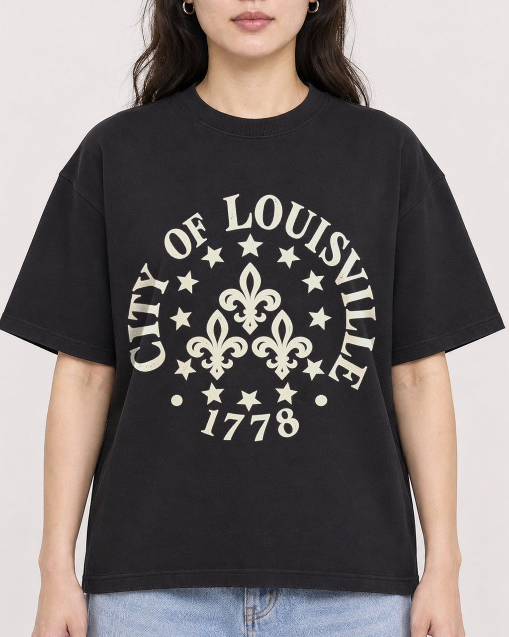 Mockup Boxy Heavyweight Tee Black female close-up 03