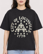 Mockup Boxy Heavyweight Tee Black female close-up 03