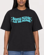 Mockup Boxy Heavyweight Tee Black female close-up 04