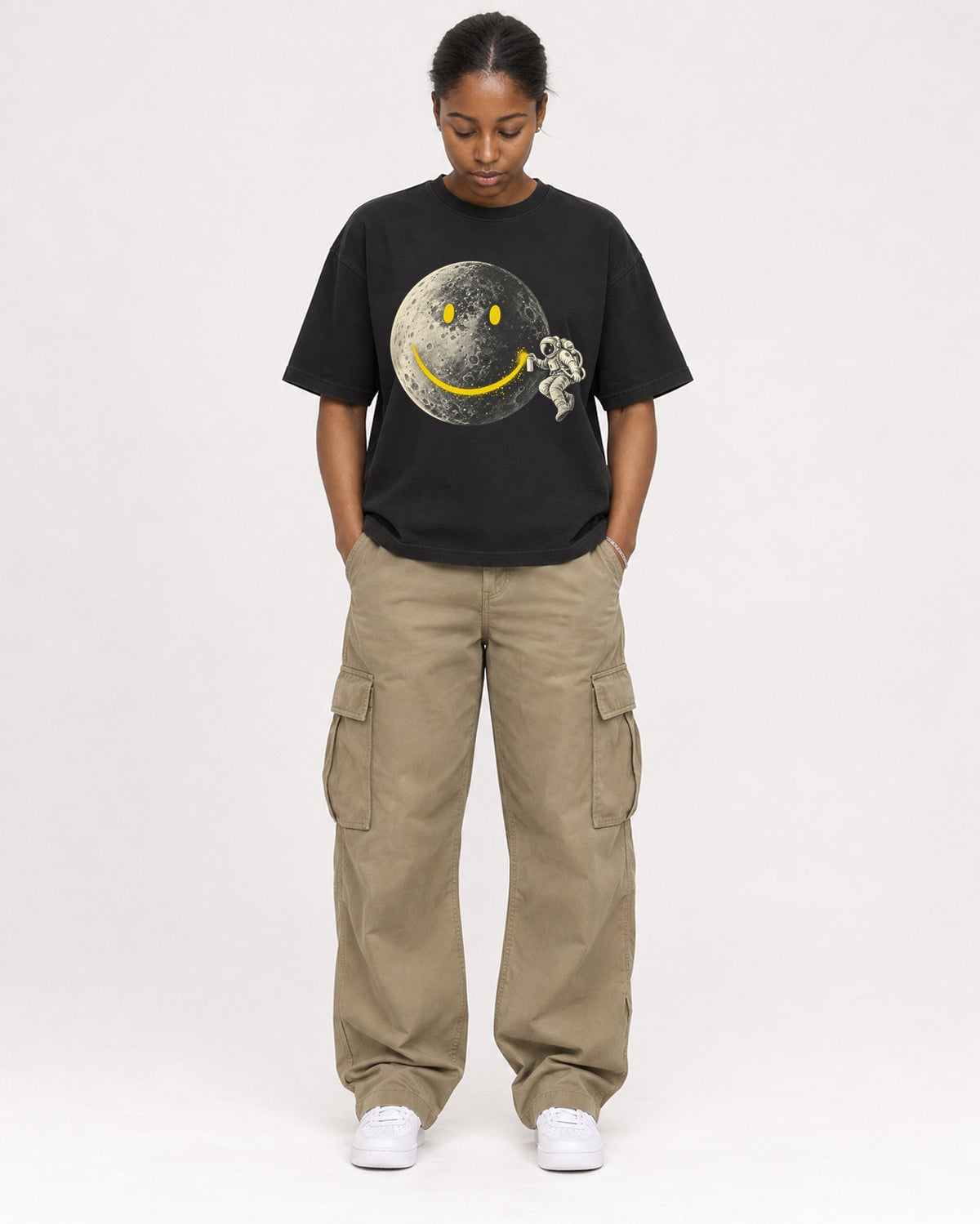Mockup Boxy Heavyweight Tee Black female full-body 34