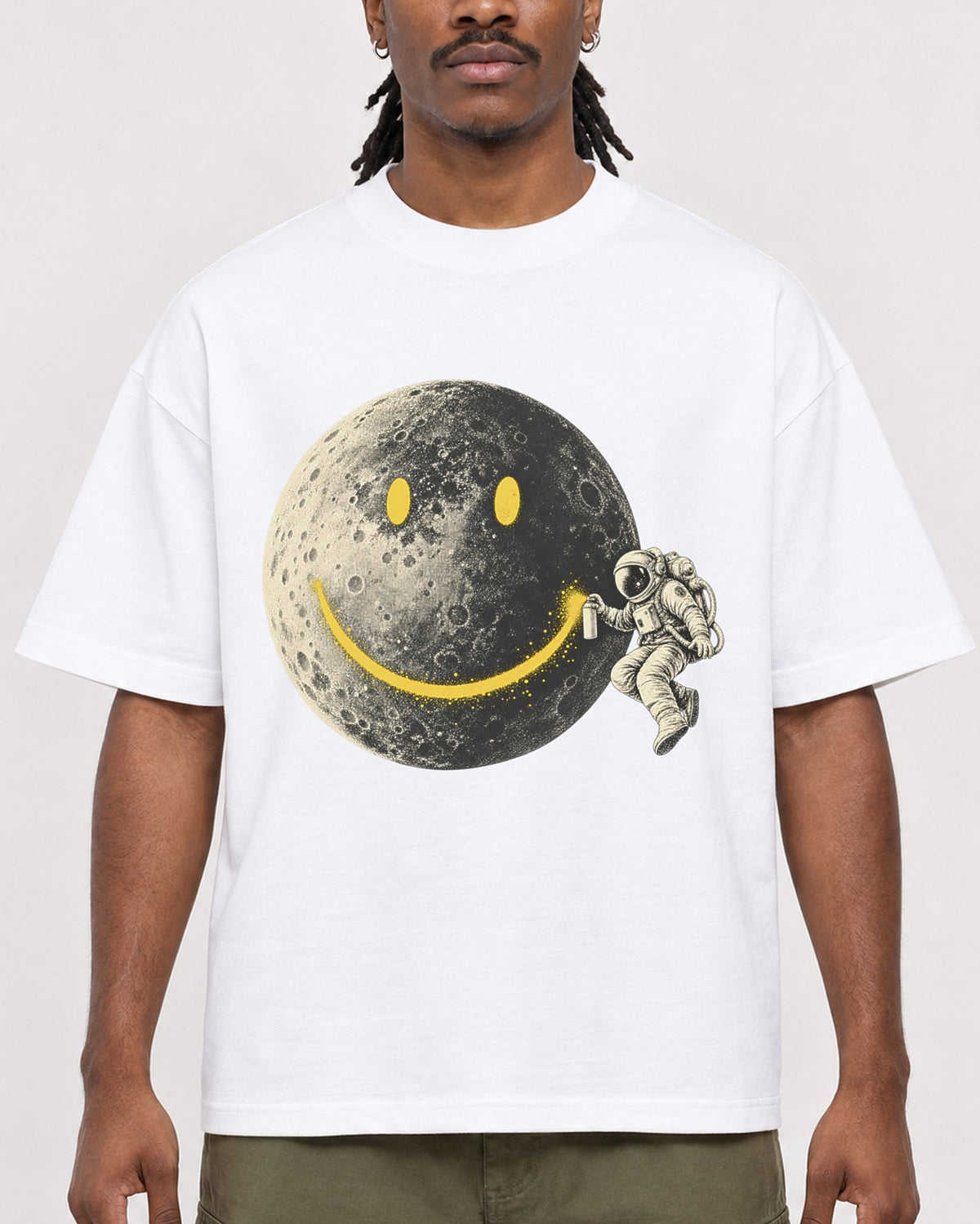Mockup Boxy Heavyweight Tee White male close-up 34