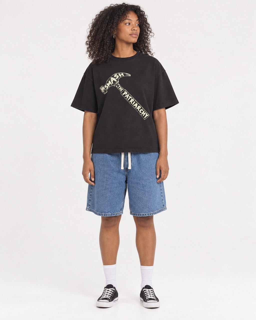 Mockup Boxy Heavyweight Tee Black female full-body 05