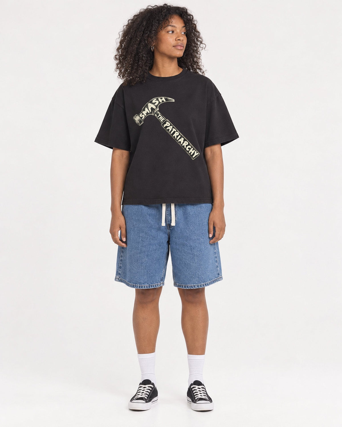 Mockup Boxy Heavyweight Tee Black female full-body 05