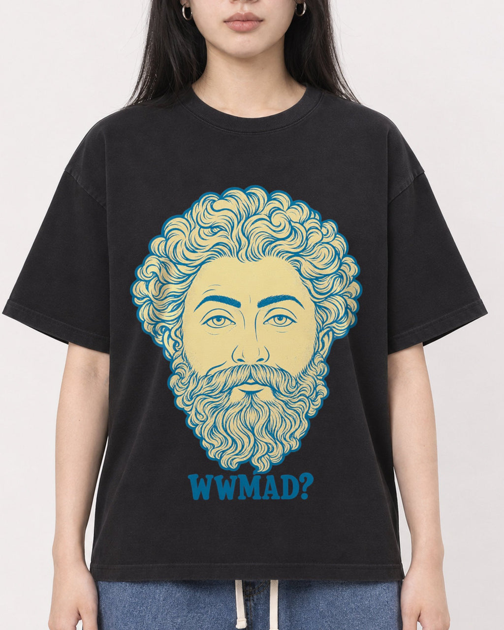 Mockup Boxy Heavyweight Tee Black female close-up 01
