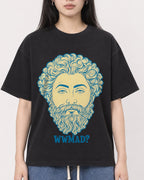 Mockup Boxy Heavyweight Tee Black female close-up 01