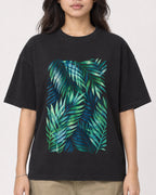 Mockup Boxy Heavyweight Tee Black female close-up 02
