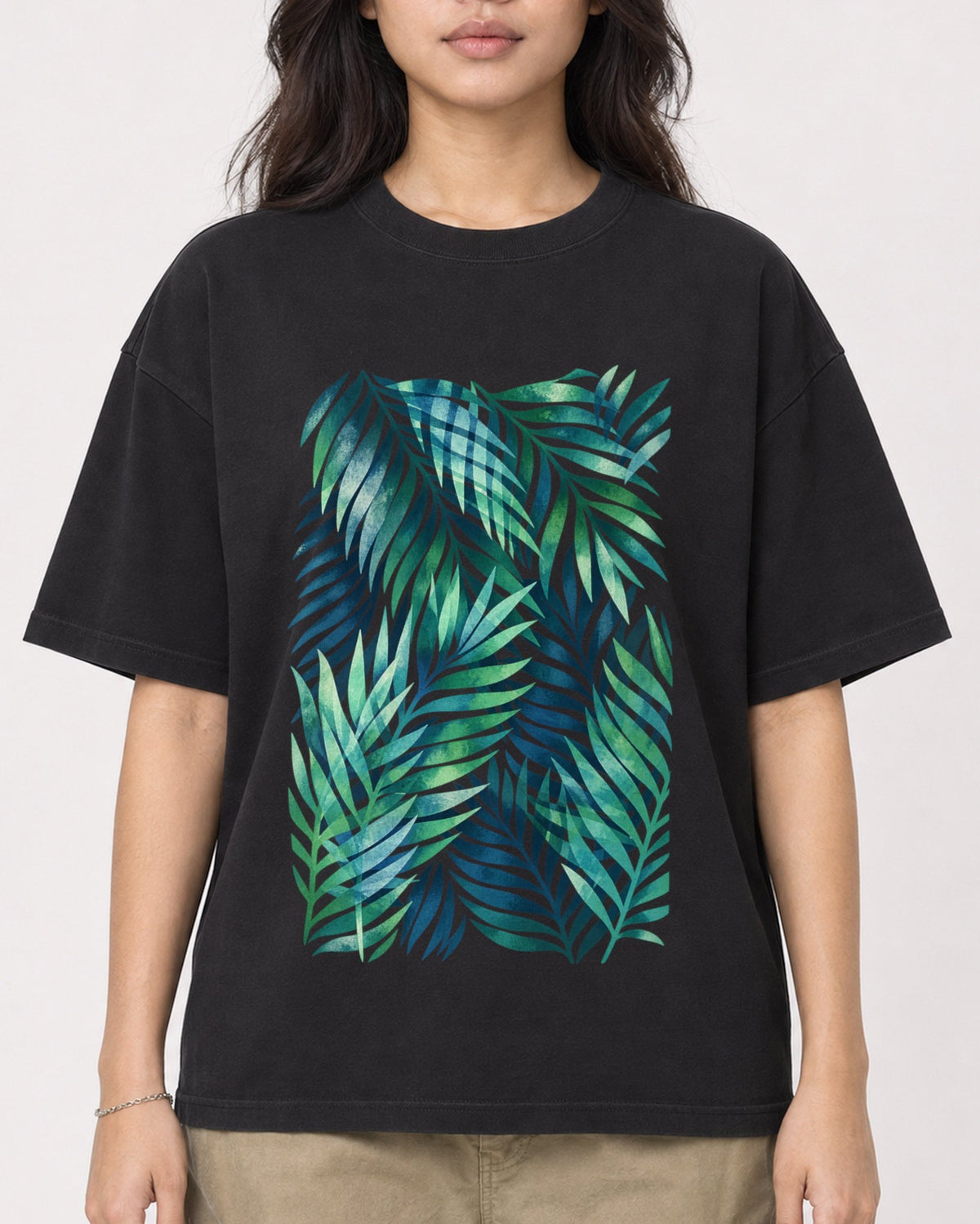 Mockup Boxy Heavyweight Tee Black female close-up 02