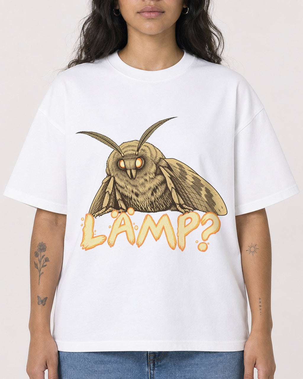 Mockup Boxy Heavyweight Tee White female close-up 30