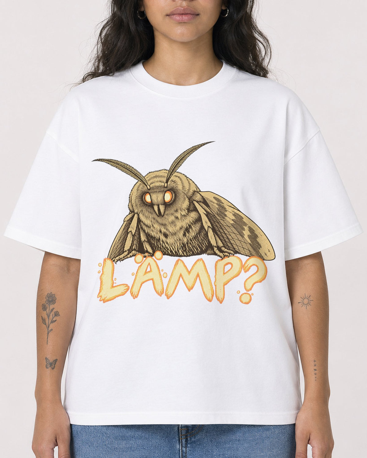Mockup Boxy Heavyweight Tee White female close-up 30