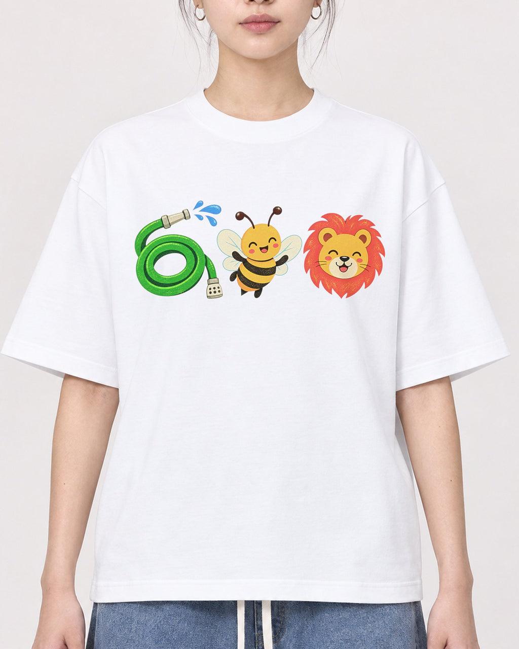 Mockup Boxy Heavyweight Tee White female close-up 41