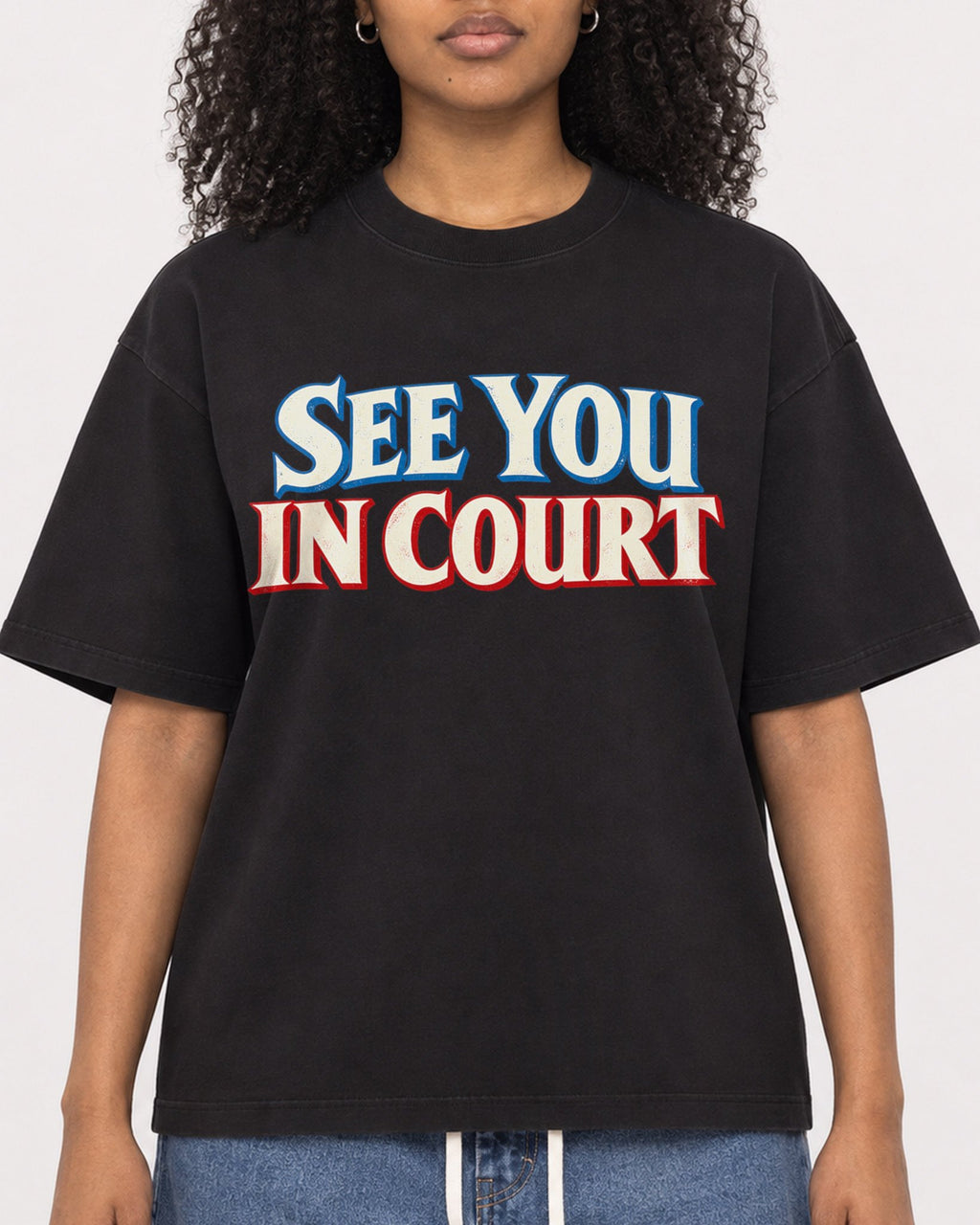 Mockup Boxy Heavyweight Tee Black female close-up 05