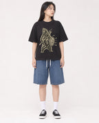 Mockup Boxy Heavyweight Tee Black female full-body 01