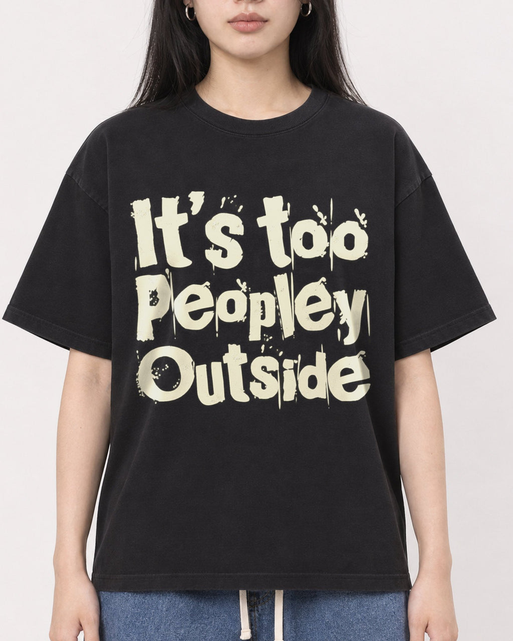 Mockup Boxy Heavyweight Tee Black female close-up 01