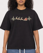 Mockup Boxy Heavyweight Tee Black female close-up 05