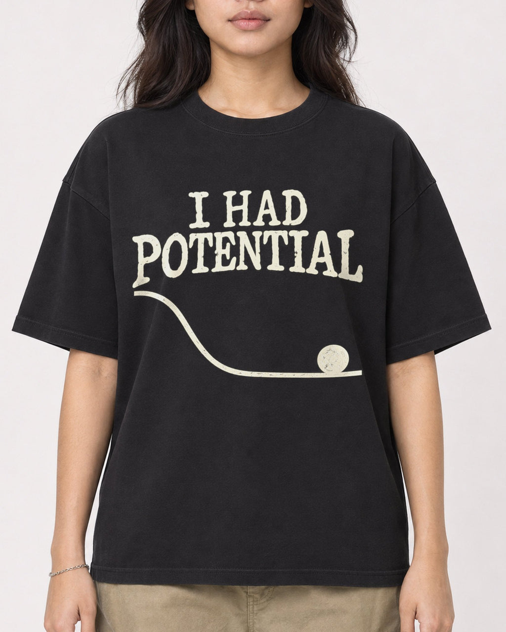 Mockup Boxy Heavyweight Tee Black female close-up 02