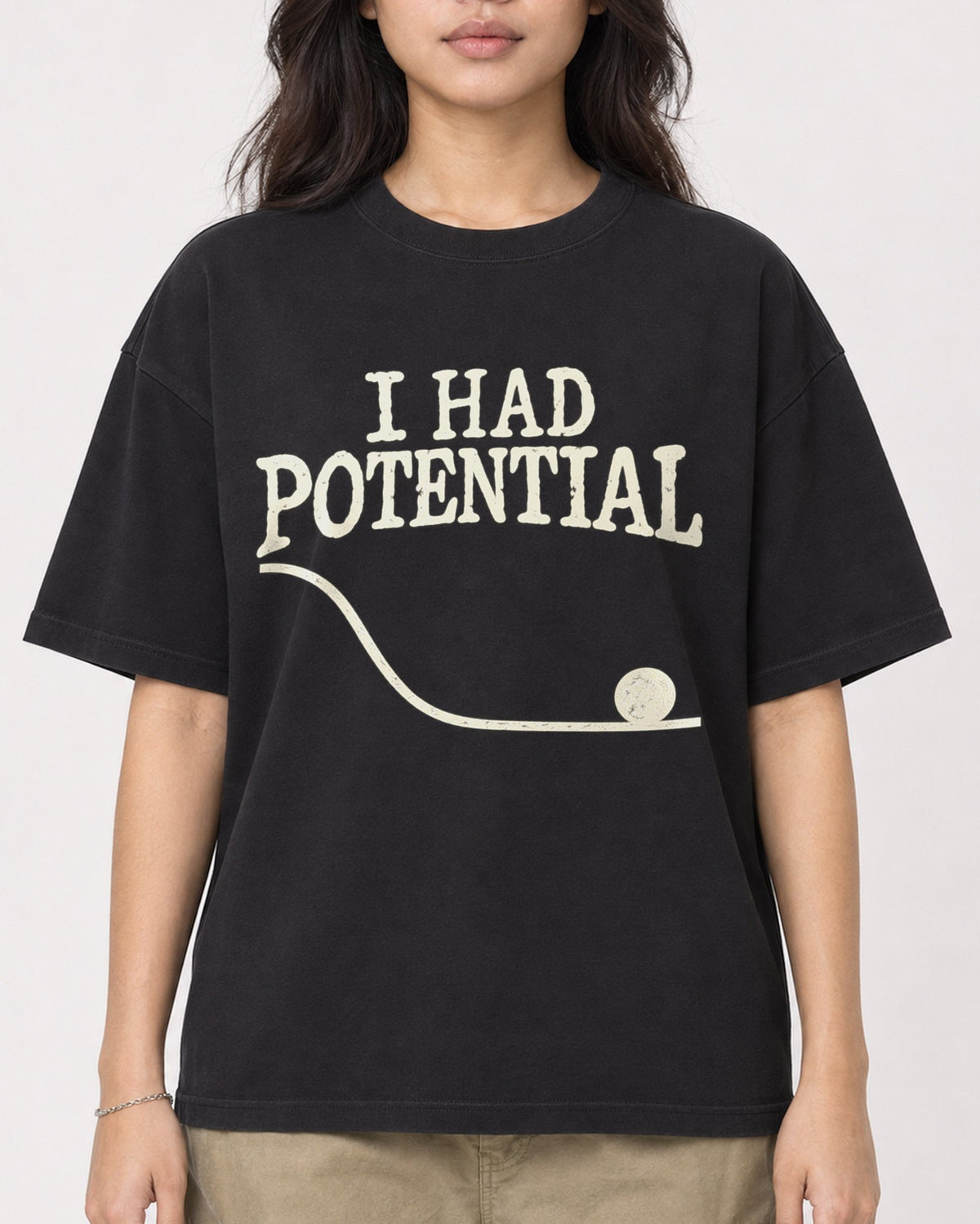 Mockup Boxy Heavyweight Tee Black female close-up 02