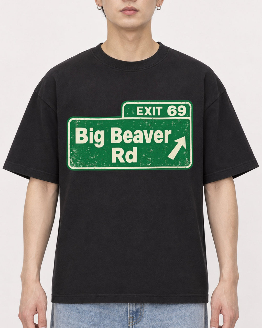 Mockup Boxy Heavyweight Tee Black male close-up 01