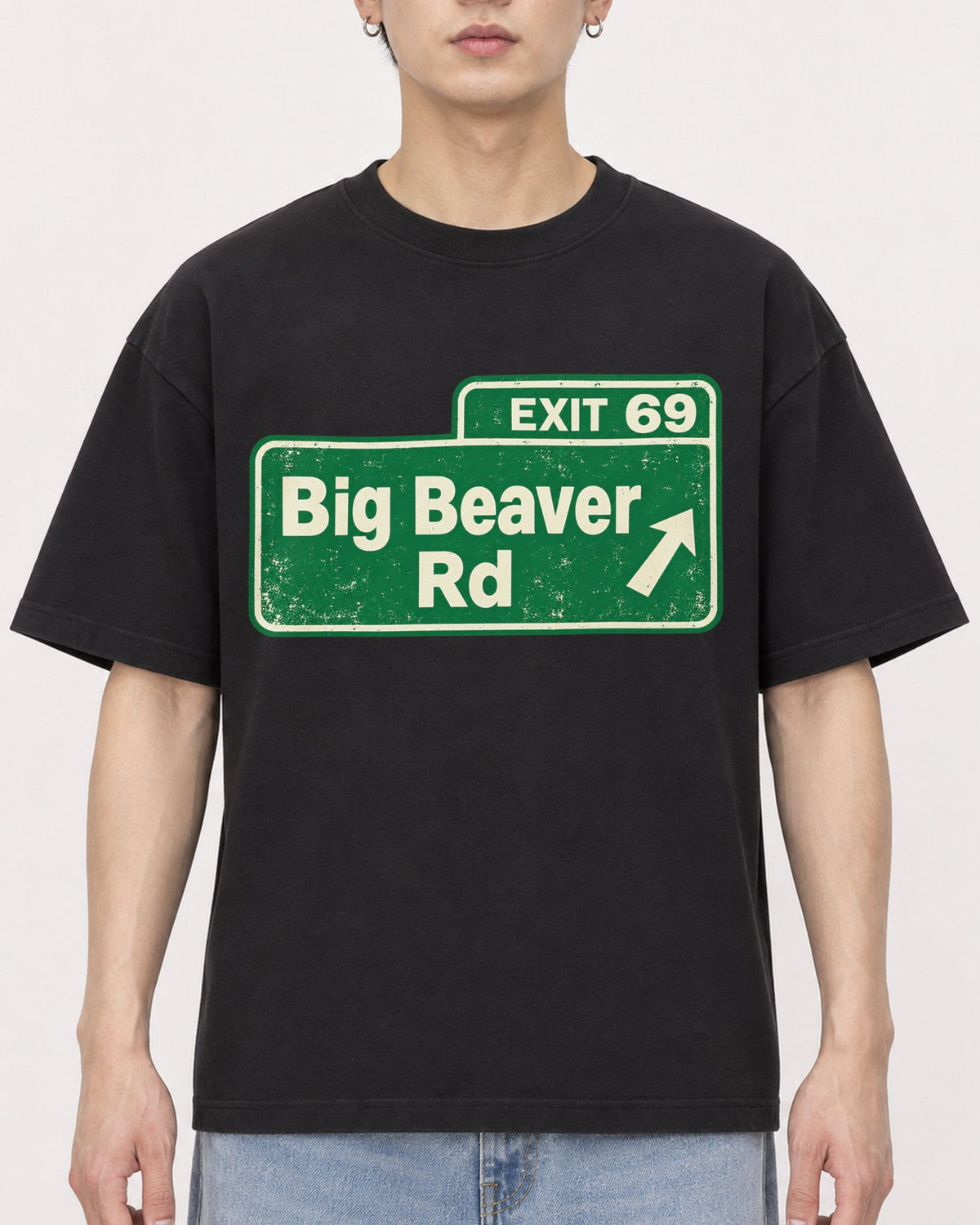 Mockup Boxy Heavyweight Tee Black male close-up 01
