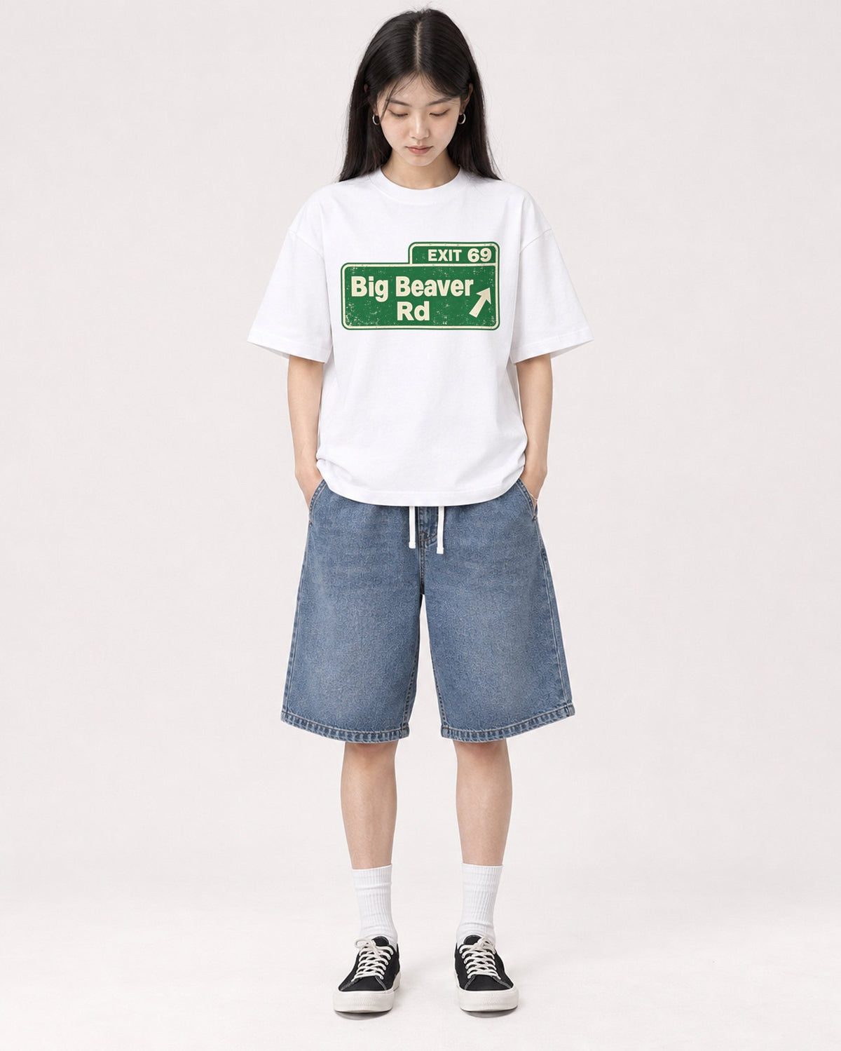Mockup Boxy Heavyweight Tee White female full-body 01