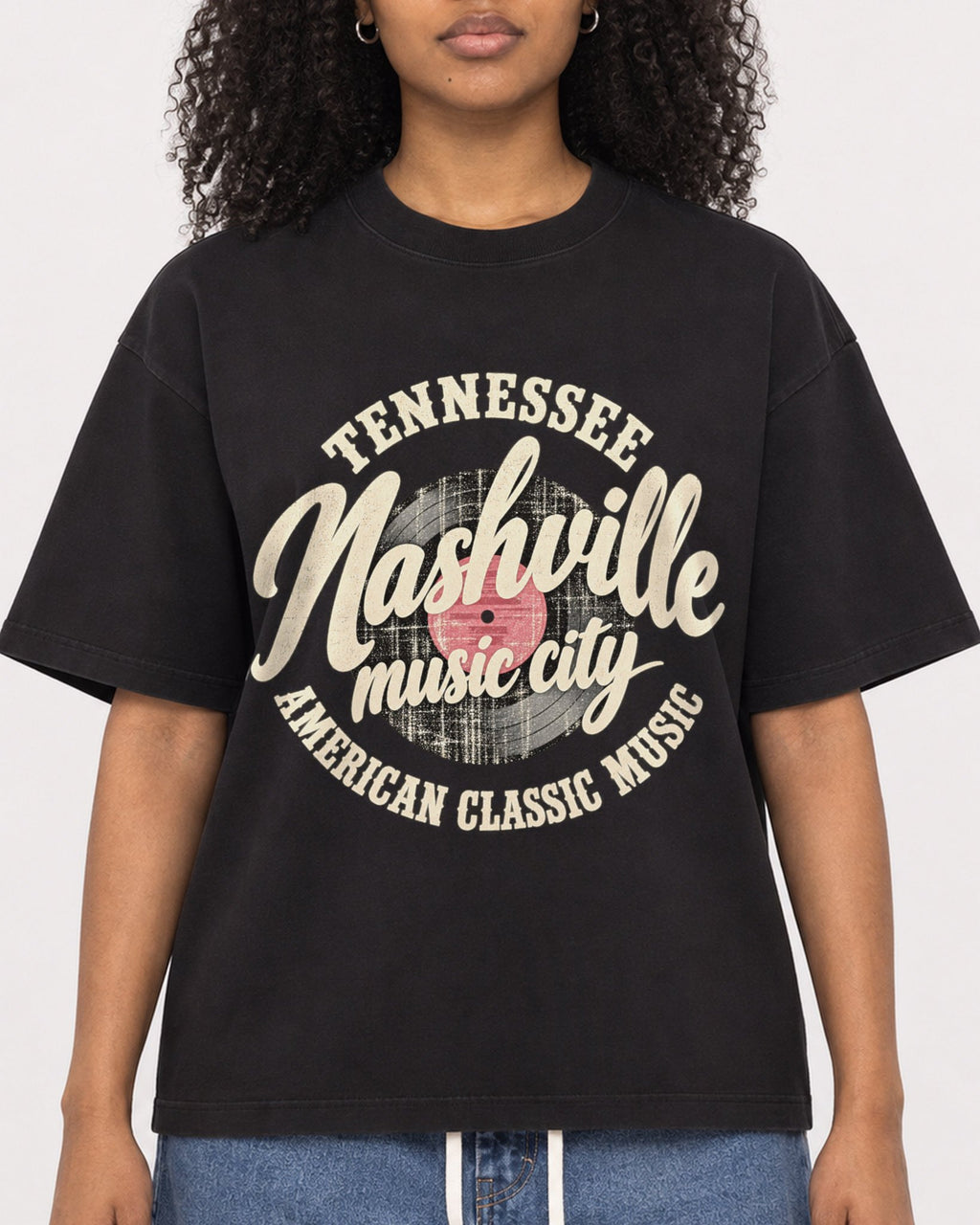 Mockup Boxy Heavyweight Tee Black female close-up 05
