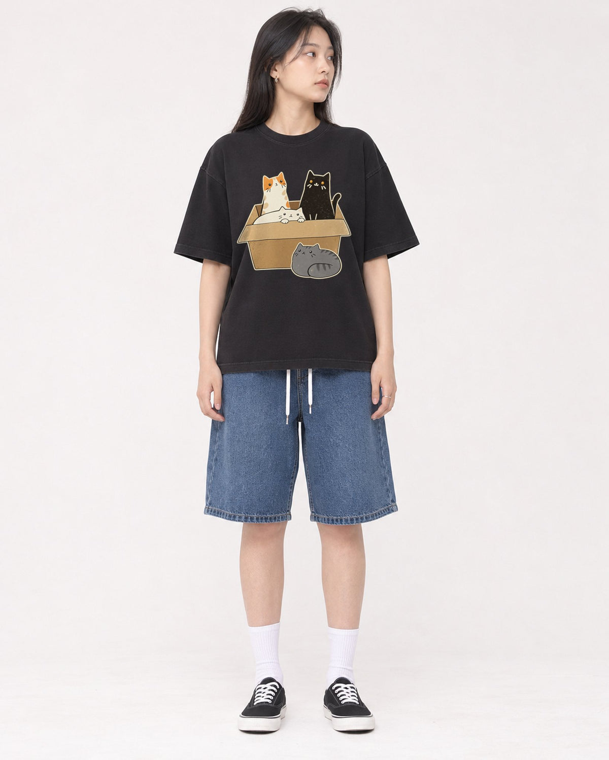 Mockup Boxy Heavyweight Tee Black female full-body 01