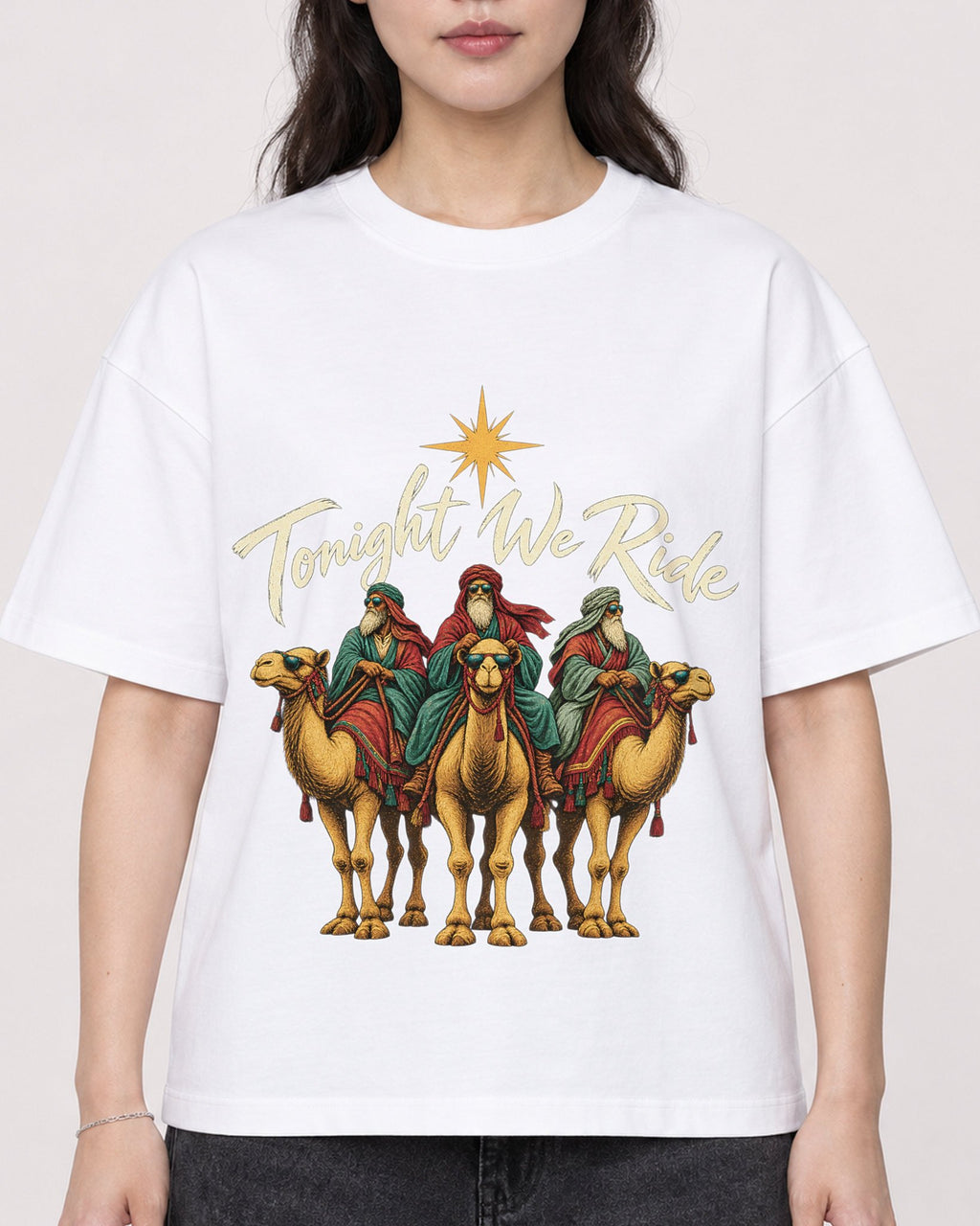 Mockup Boxy Heavyweight Tee White female close-up 03