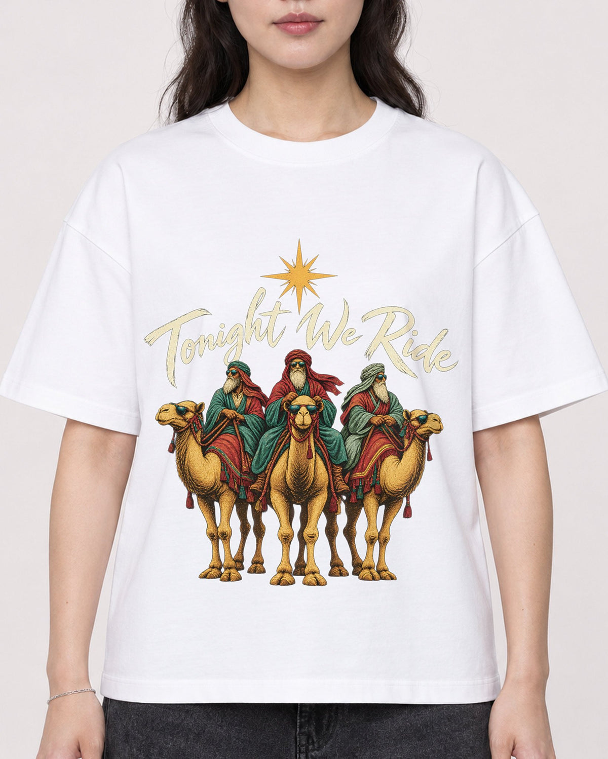 Mockup Boxy Heavyweight Tee White female close-up 03
