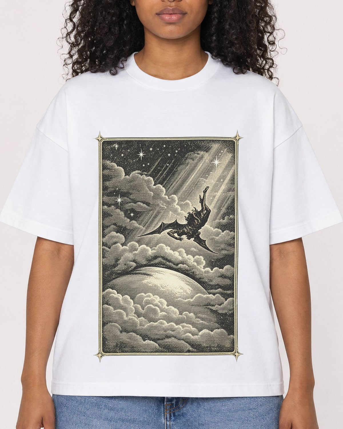 Mockup Boxy Heavyweight Tee White female close-up 05