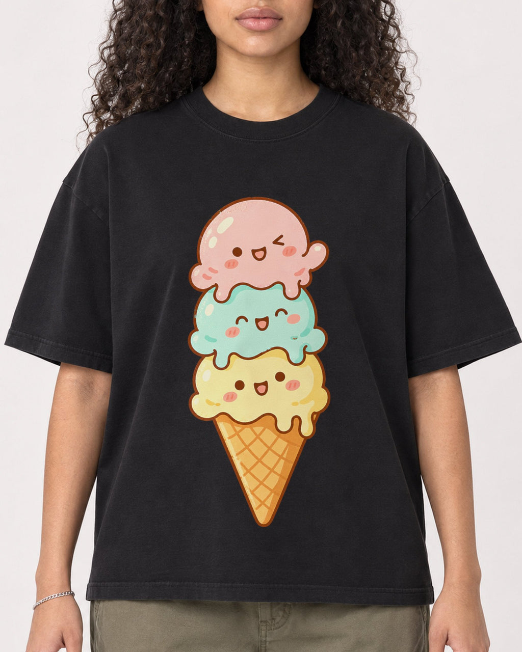 Mockup Boxy Heavyweight Tee Black female close-up 10