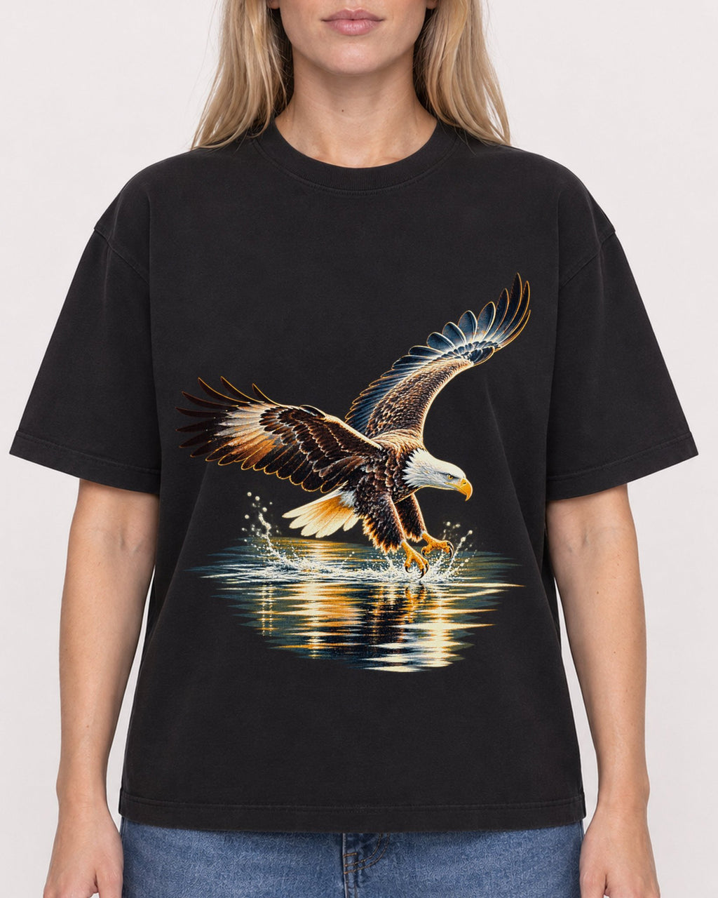 Mockup Boxy Heavyweight Tee Black female close-up 08