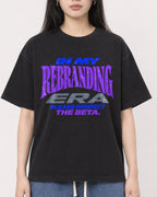 Mockup Boxy Heavyweight Tee Black female close-up 01