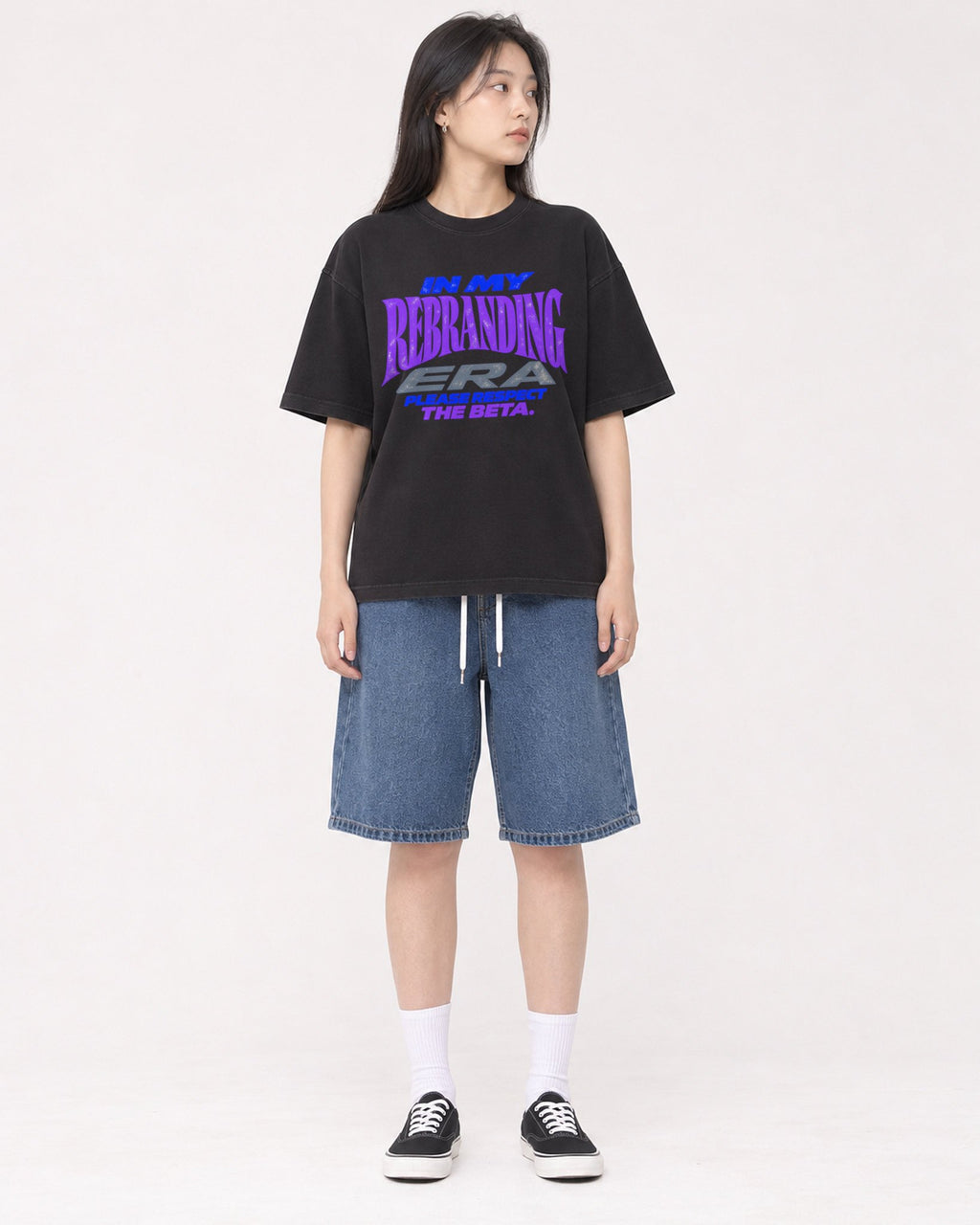 Mockup Boxy Heavyweight Tee Black female full-body 01