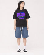 Mockup Boxy Heavyweight Tee Black female full-body 01