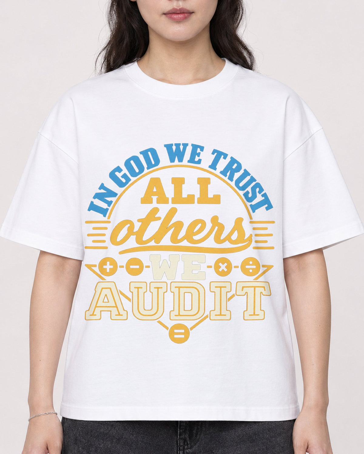 Mockup Boxy Heavyweight Tee White female close-up 03