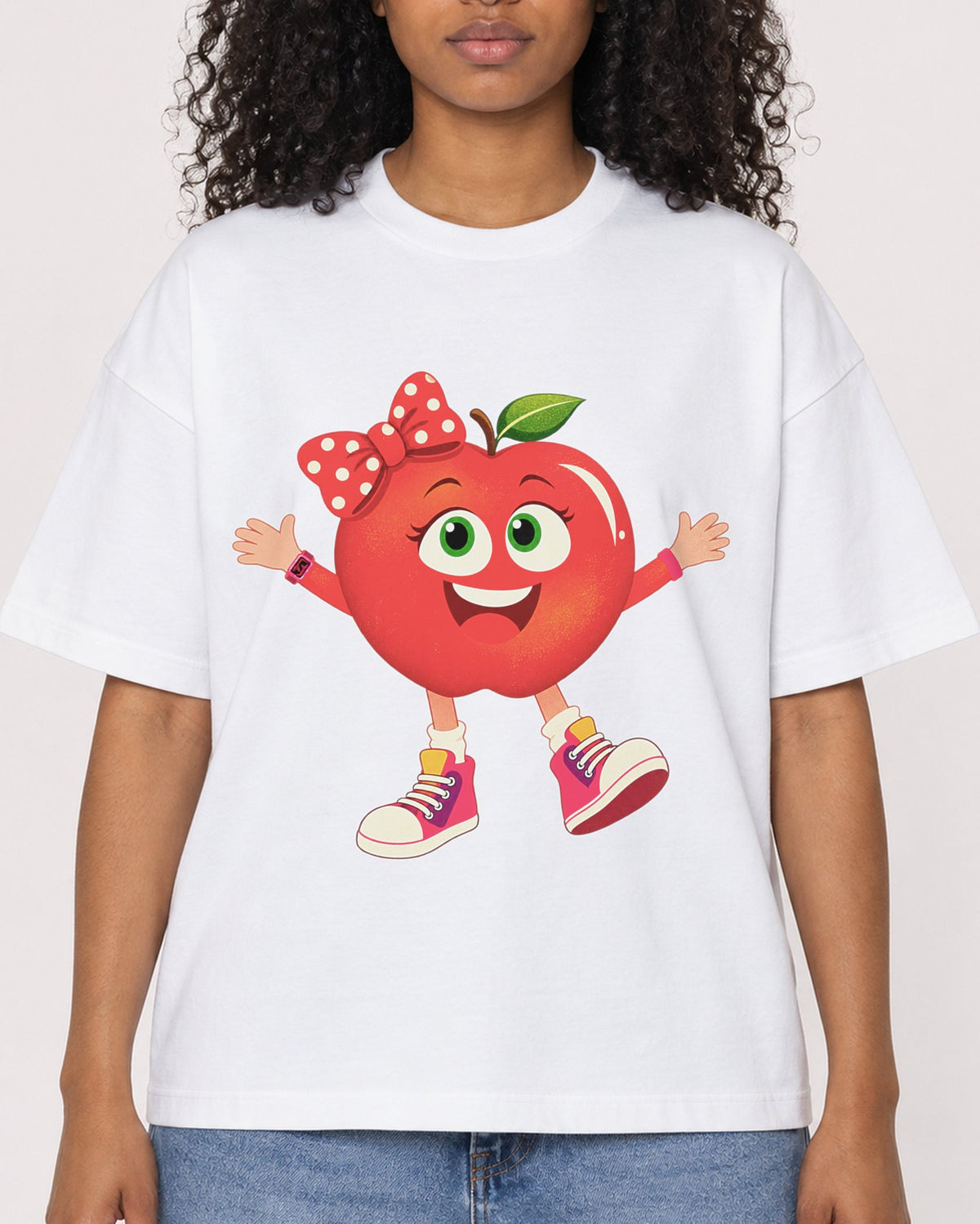 Mockup Boxy Heavyweight Tee White female close-up 05