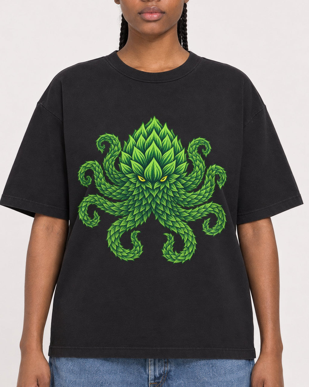 Mockup Boxy Heavyweight Tee Black female close-up 44