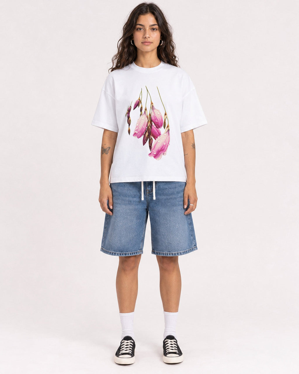 Mockup Boxy Heavyweight Tee White female full-body 06