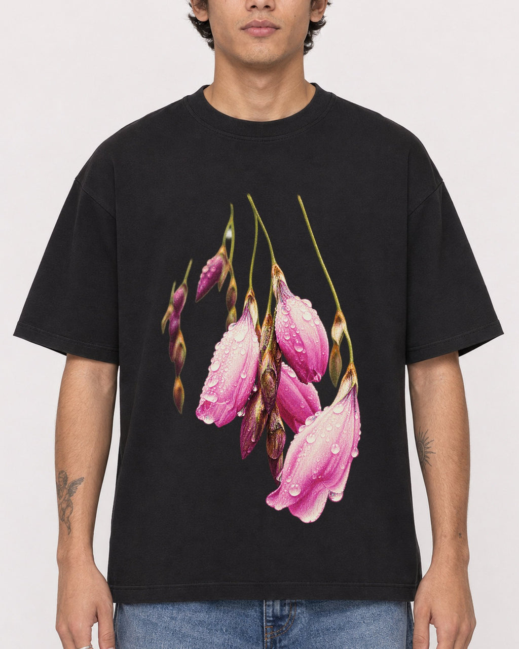 Mockup Boxy Heavyweight Tee Black male close-up 06