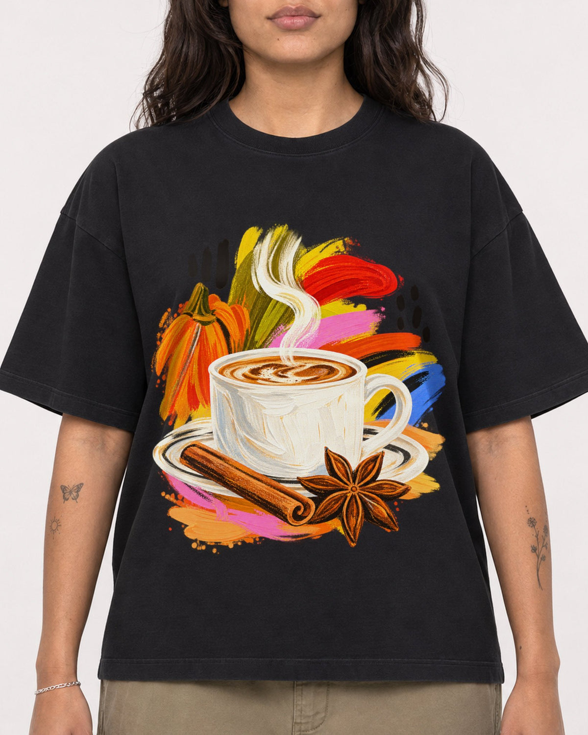 Mockup Boxy Heavyweight Tee Black female close-up 06