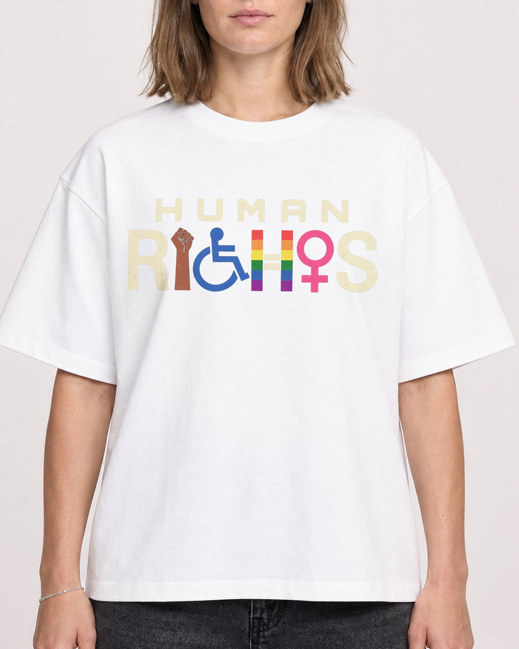 Mockup Boxy Heavyweight Tee White female close-up 38